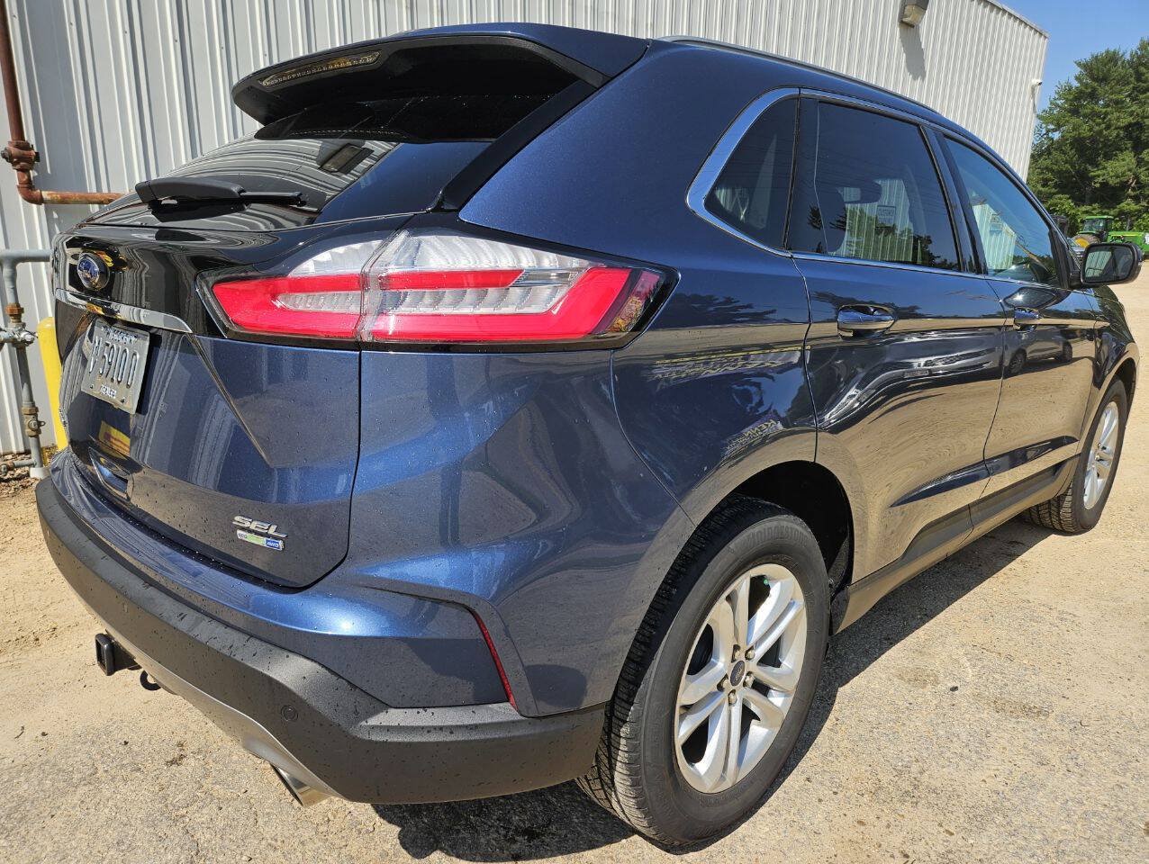 Used 2019 Ford Edge SEL w/ Equipment Group 201A AWD/4WD image 3