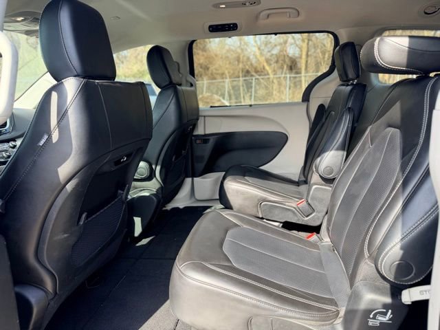 Used 2023 Chrysler Pacifica Touring-L image 24
