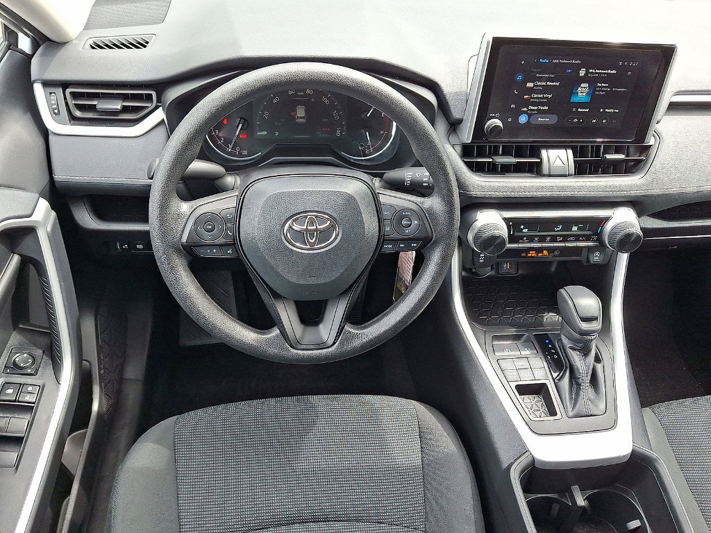 Used 2024 Toyota RAV4 LE AWD/4WD image 20