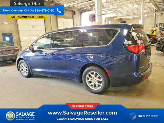 Used 2017 Chrysler Pacifica Touring FWD image 3