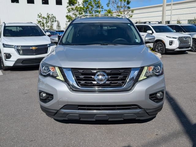 Used 2018 Nissan Pathfinder Platinum image 2