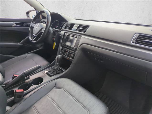 Used 2018 Volkswagen Passat 2.0T R-Line image 24