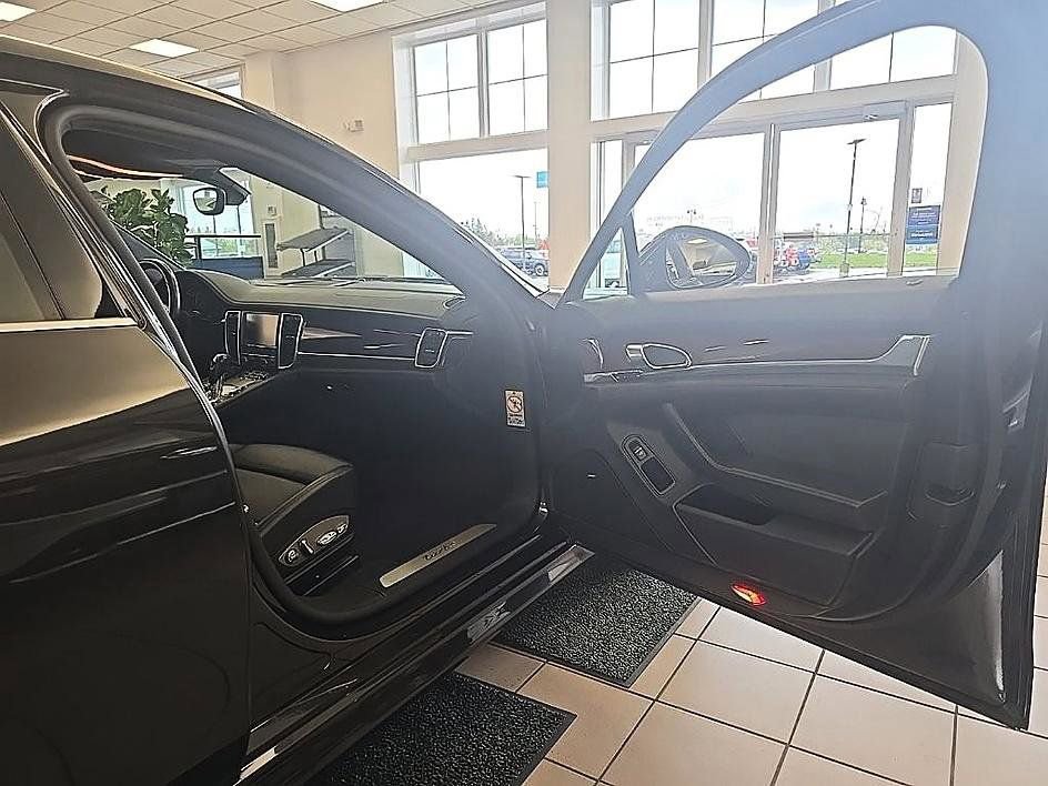 Used 2010 Porsche Panamera Turbo AWD/4WD image 31