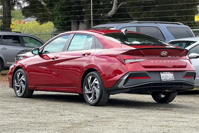 Used 2025 Hyundai Elantra Sport image 9