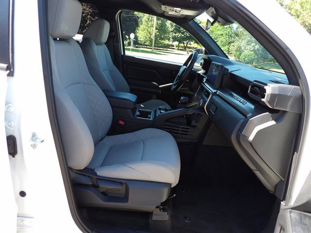 Used 2024 Toyota Tacoma SR5 AWD/4WD image 34