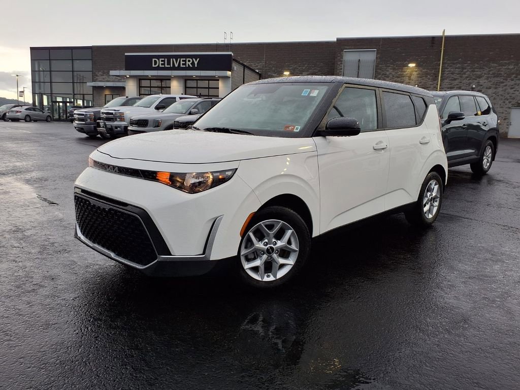 Certified 2025 Kia Soul S FWD image 3