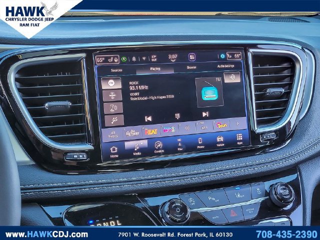 Used 2025 Chrysler Pacifica Limited FWD image 19