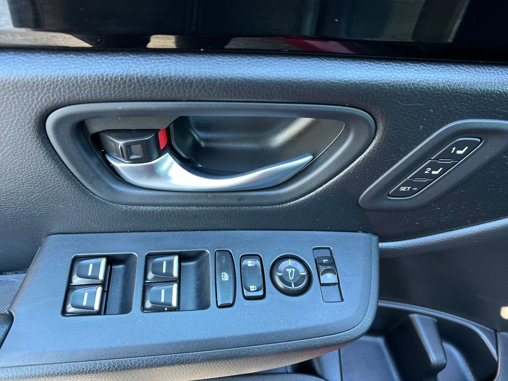 Used 2025 Honda Pilot EX-L image 11