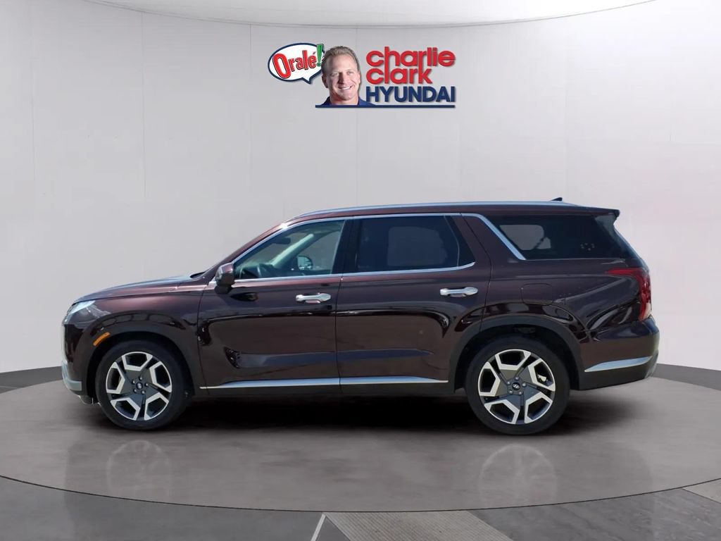 Used 2024 Hyundai Palisade SEL FWD image 2