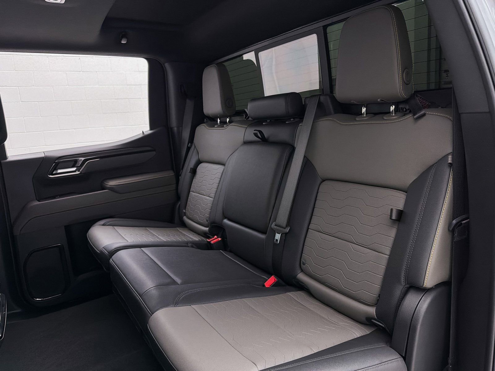 Used 2025 Chevrolet Silverado 1500 ZR2 w/ Technology Package image 29