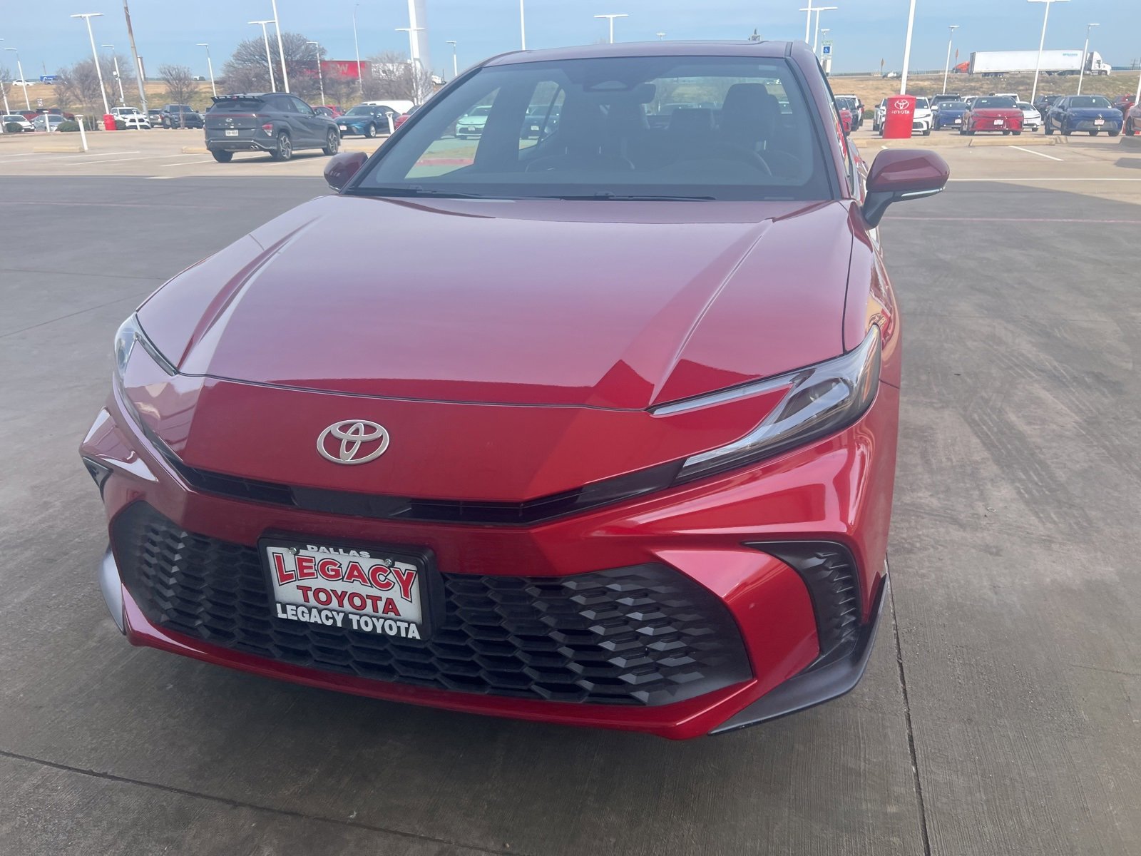 Used 2025 Toyota Camry SE image 7