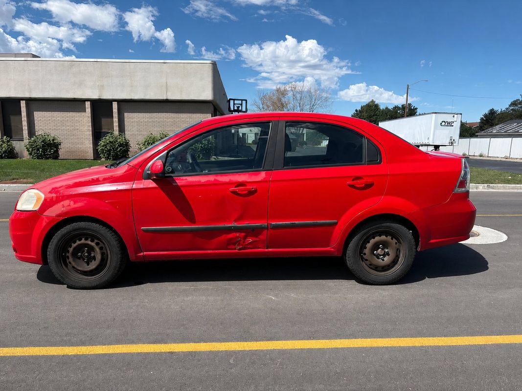 Used 2010 Chevrolet Aveo LT w/ LPO, Bodyside Molding Package FWD image 2