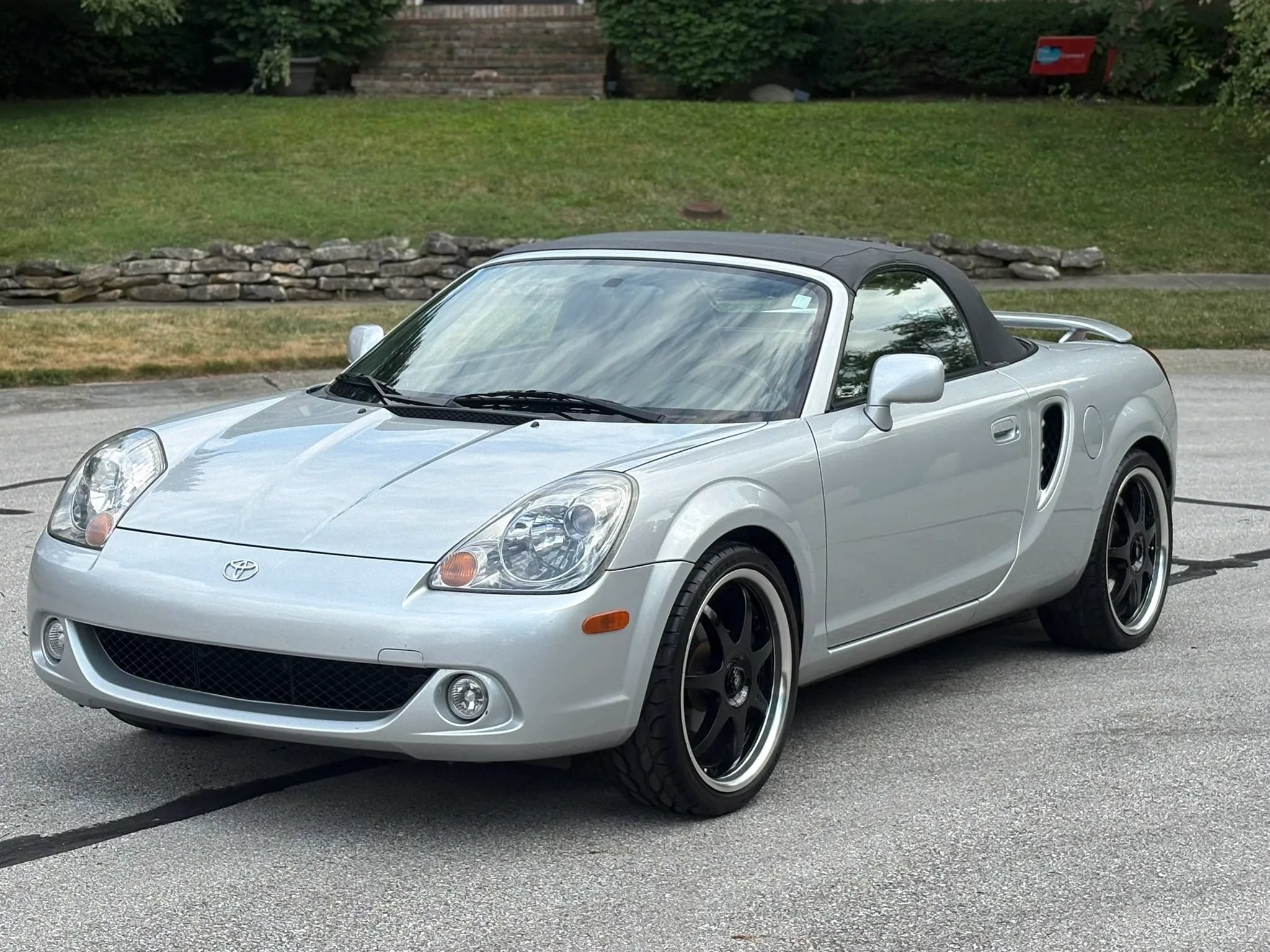 Used 2003 Toyota MR2 RWD image 1