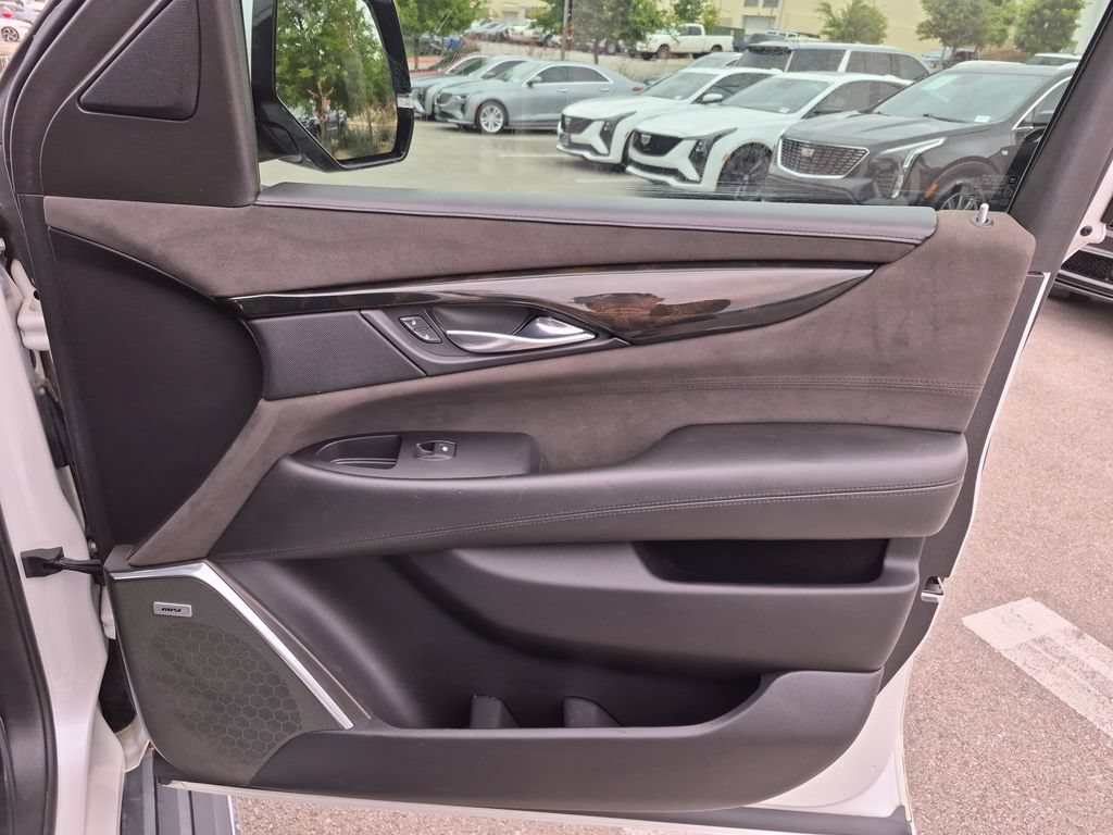 Used 2018 Cadillac Escalade Platinum AWD/4WD image 36