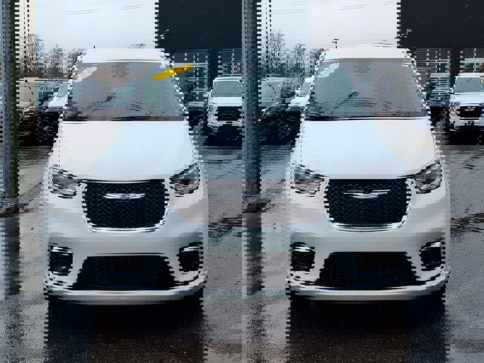 Used 2024 Chrysler Pacifica Touring-L image 25