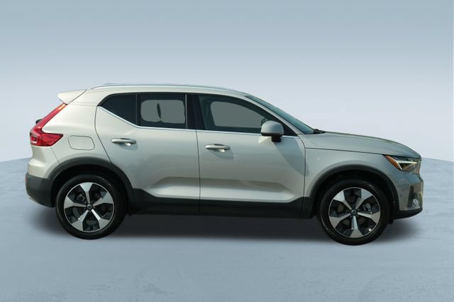 Used 2025 Volvo XC40 B5 Plus AWD/4WD image 10