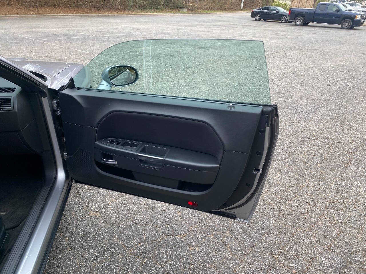 Used 2013 Dodge Challenger SXT RWD image 36