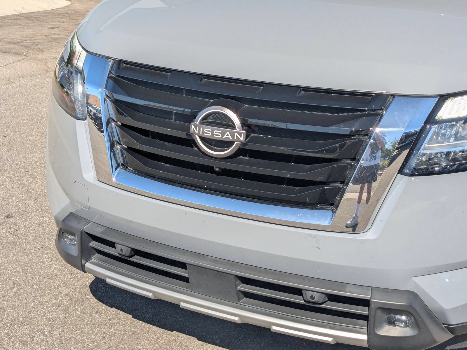 Used 2022 Nissan Pathfinder Platinum w/ Cargo Package FWD image 9
