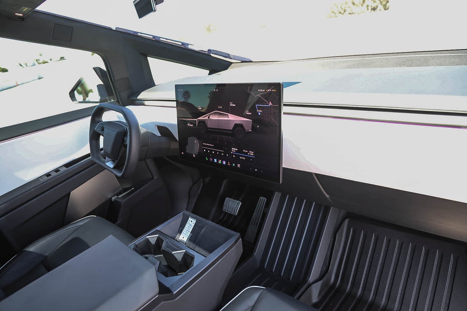 Used 2025 Tesla Cybertruck AWD Crew Cab image 13