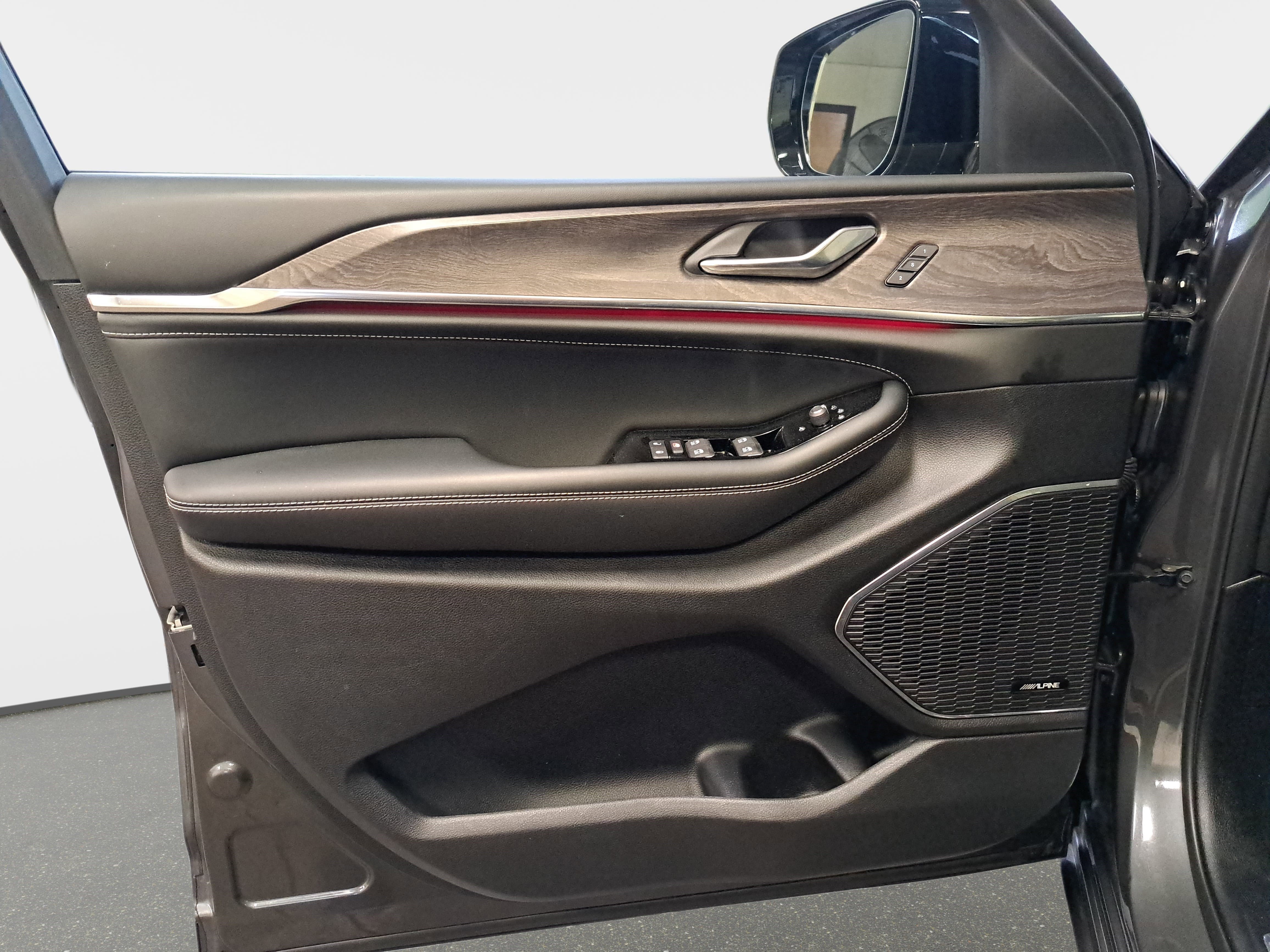 Used 2024 Jeep Grand Cherokee L Overland w/ Trailer Tow Package image 26