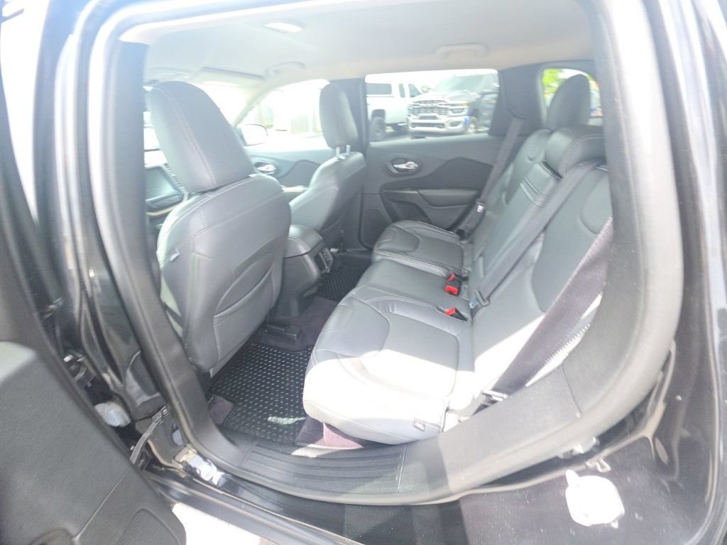 Used 2016 Jeep Cherokee Latitude w/ Cold Weather Group AWD/4WD image 27