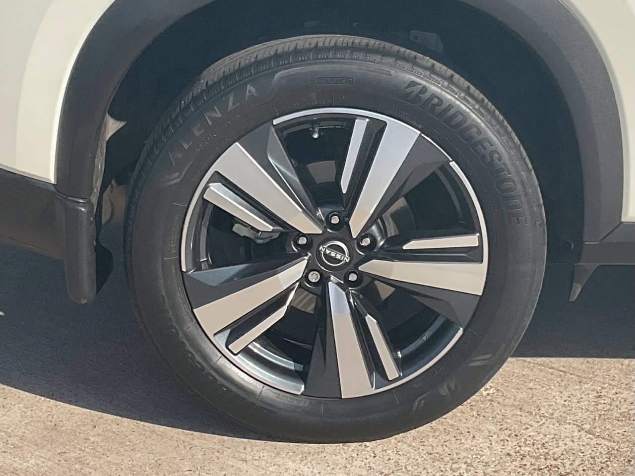 Used 2023 Nissan Rogue SL FWD image 6