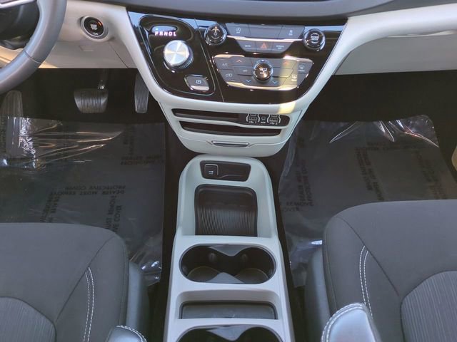 Used 2023 Chrysler Voyager LX image 18