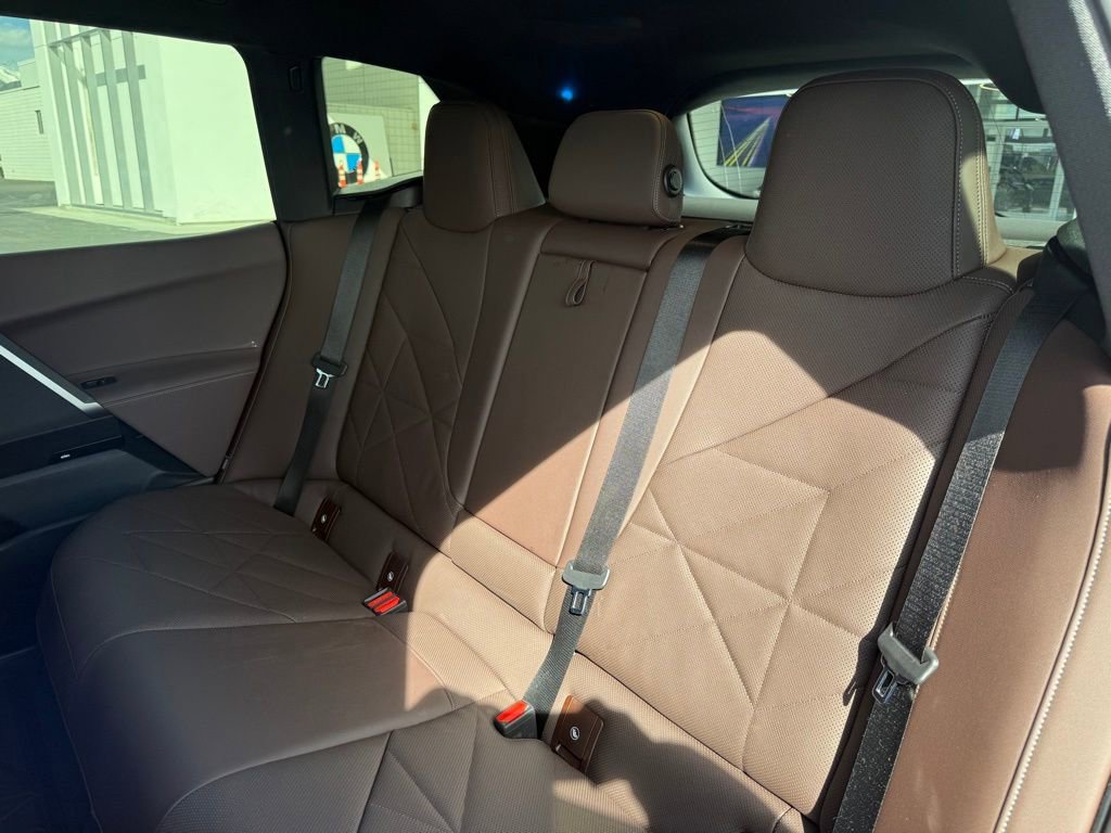 Used 2025 BMW iX xDrive50 w/ Premium Package image 17