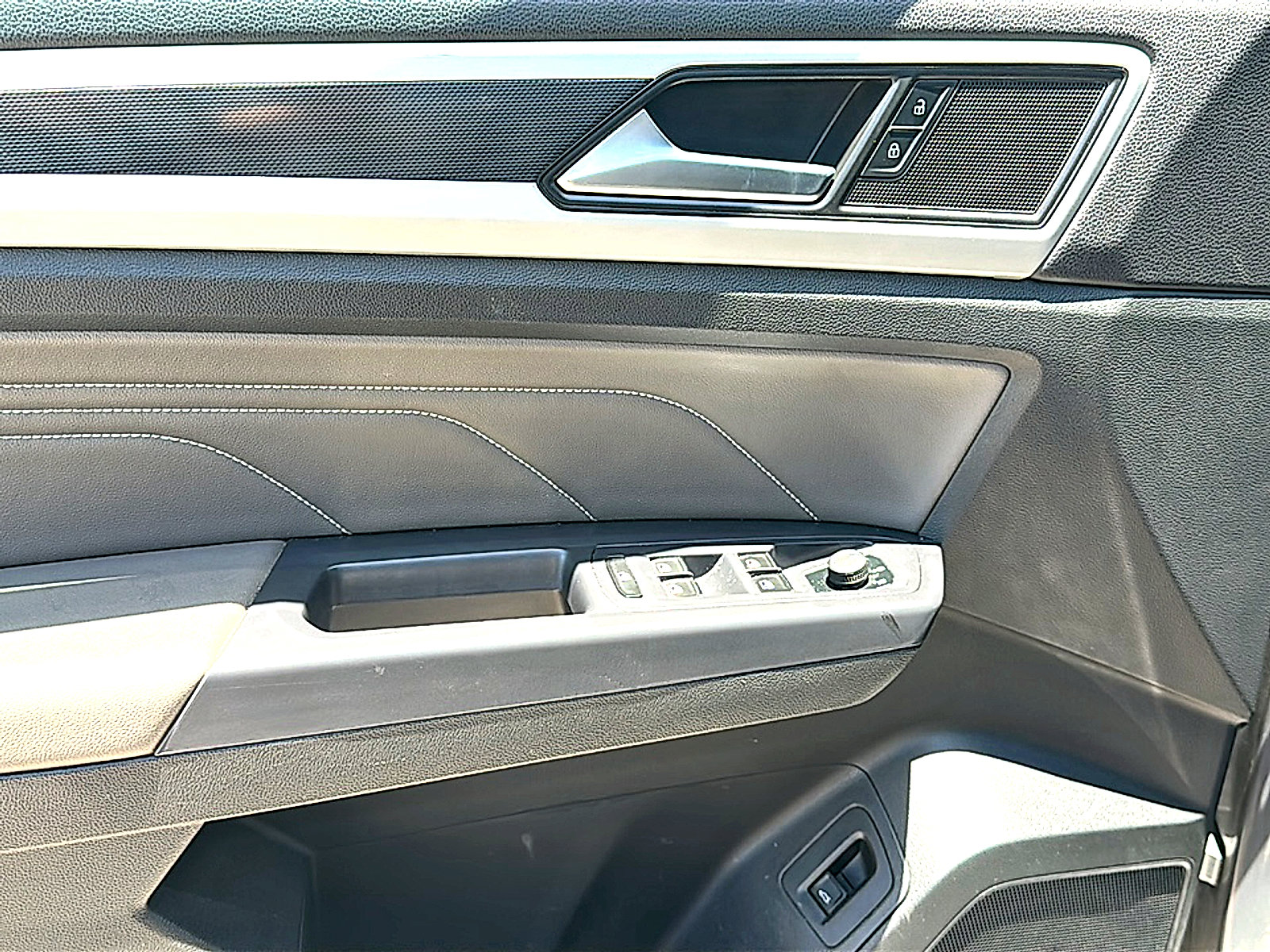 Used 2021 Volkswagen Atlas Cross Sport SE FWD image 8