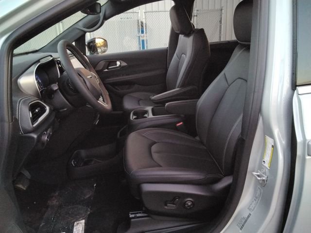 New 2026 Chrysler Pacifica Select FWD image 9