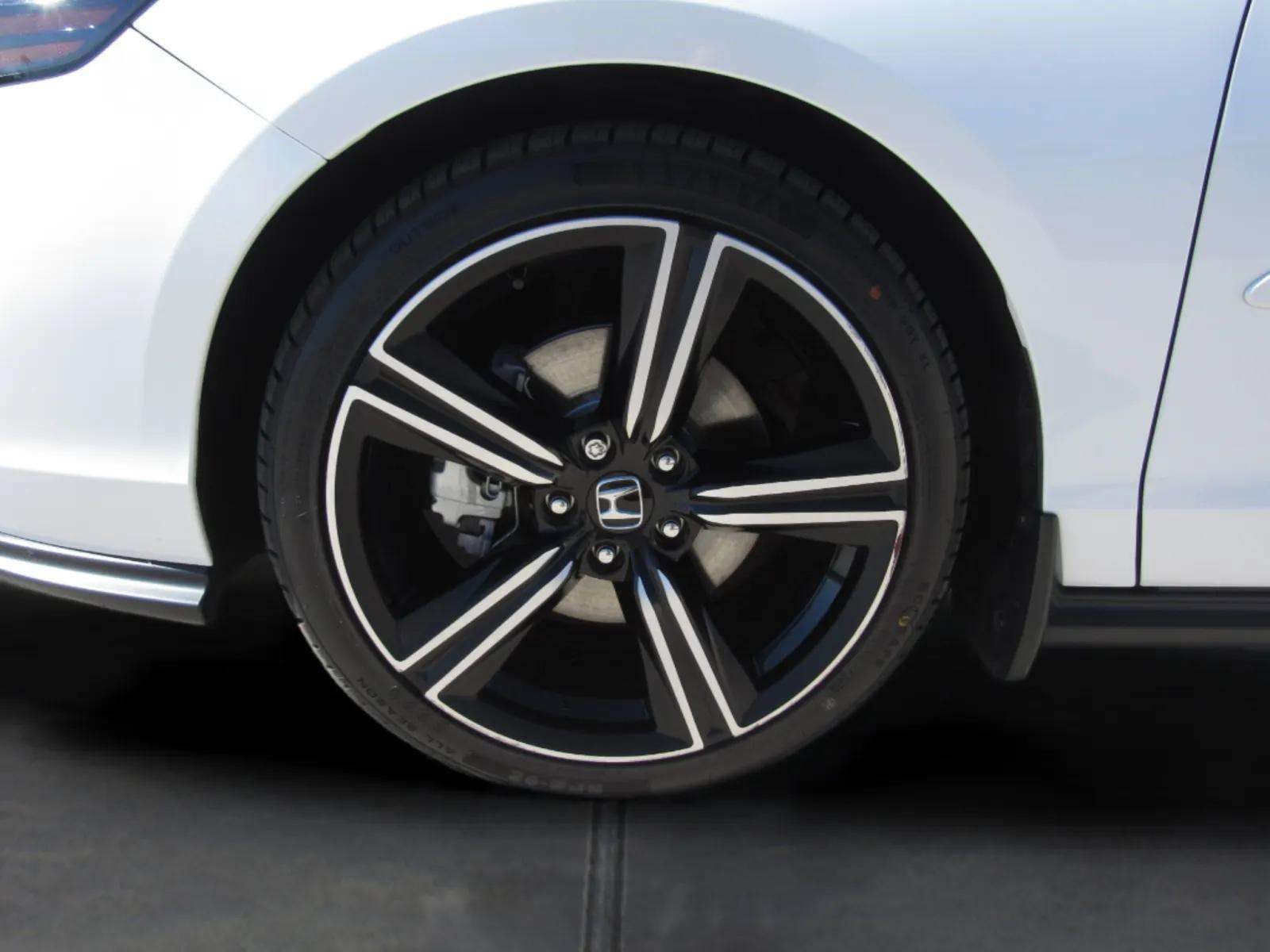 Used 2023 Honda Accord Sport image 4