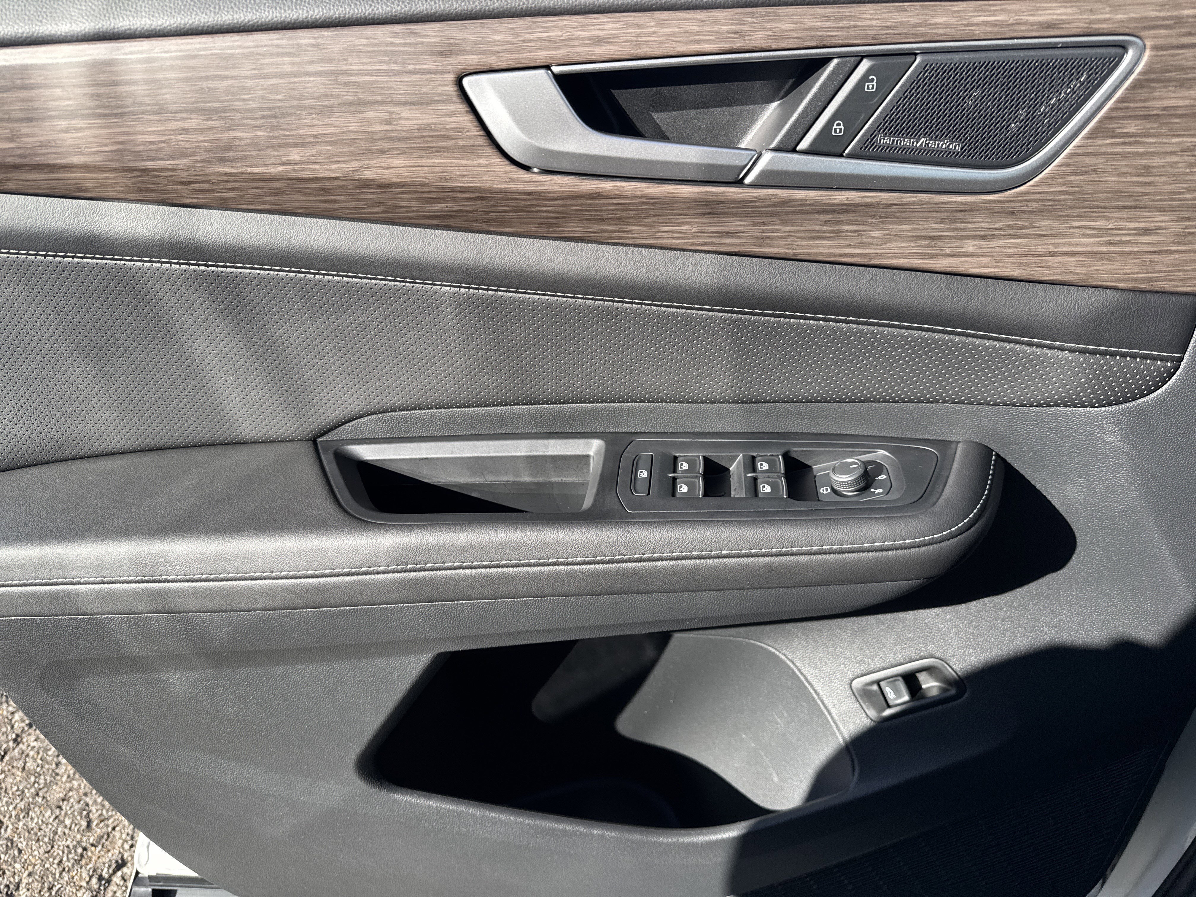 Used 2025 Volkswagen Atlas SEL Premium R-Line image 9