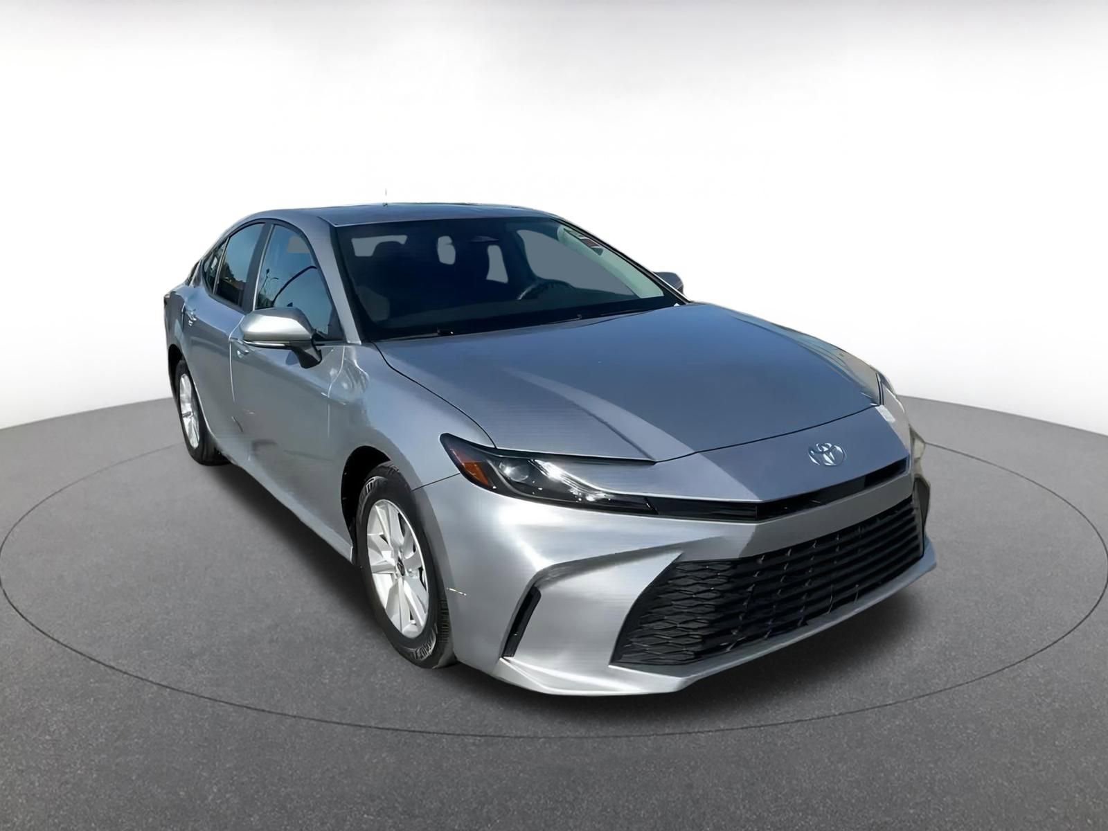 Used 2025 Toyota Camry LE image 3