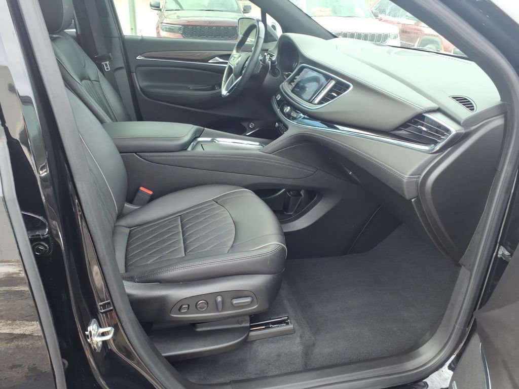 Used 2023 Buick Enclave Avenir w/ Avenir Technology Package FWD image 23