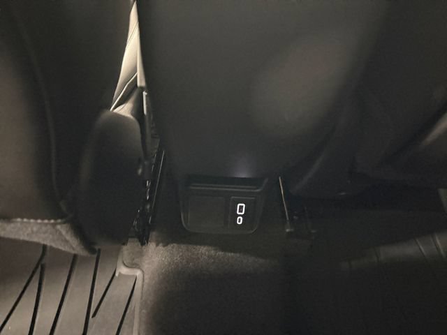Used 2023 Buick Encore GX Preferred w/ Cold Weather Comfort Package AWD/4WD image 19