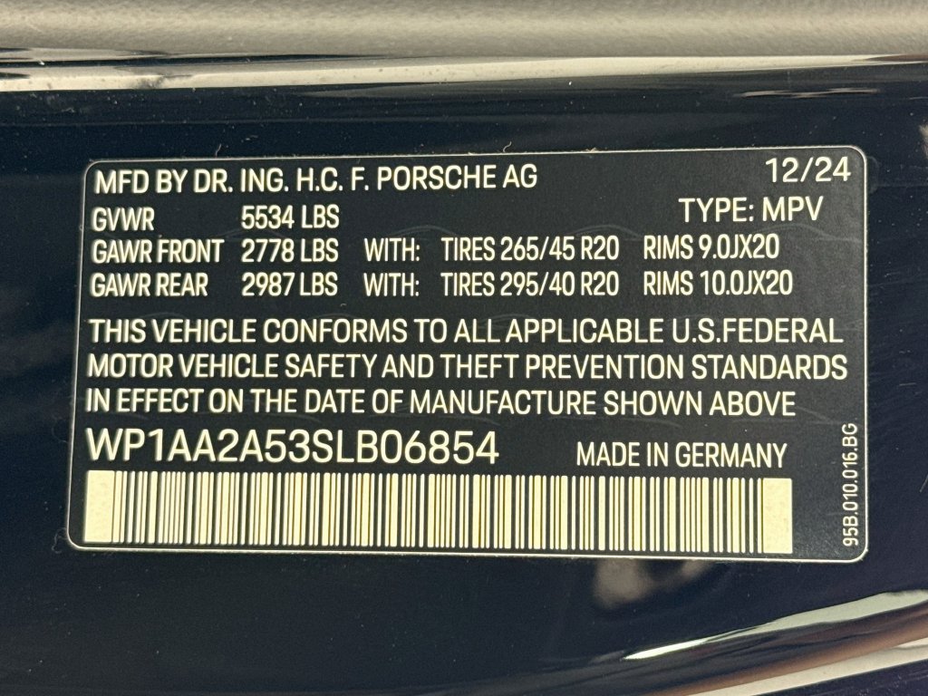 Certified 2025 Porsche Macan AWD/4WD image 34