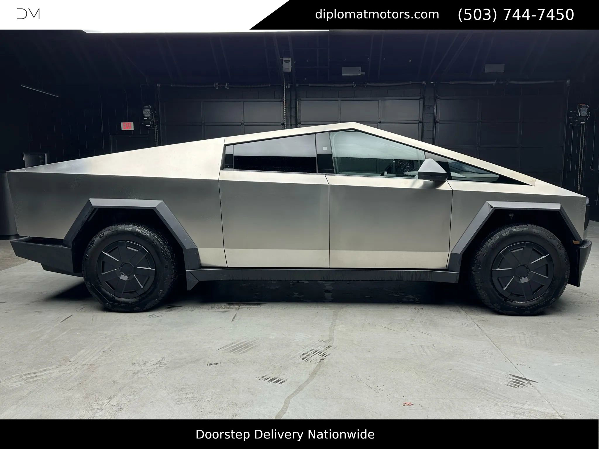 Used 2025 Tesla Cybertruck AWD Crew Cab image 7