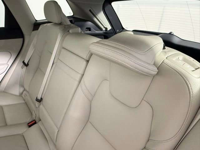 Used 2021 Volvo XC60 T5 Momentum w/ Climate Package image 32