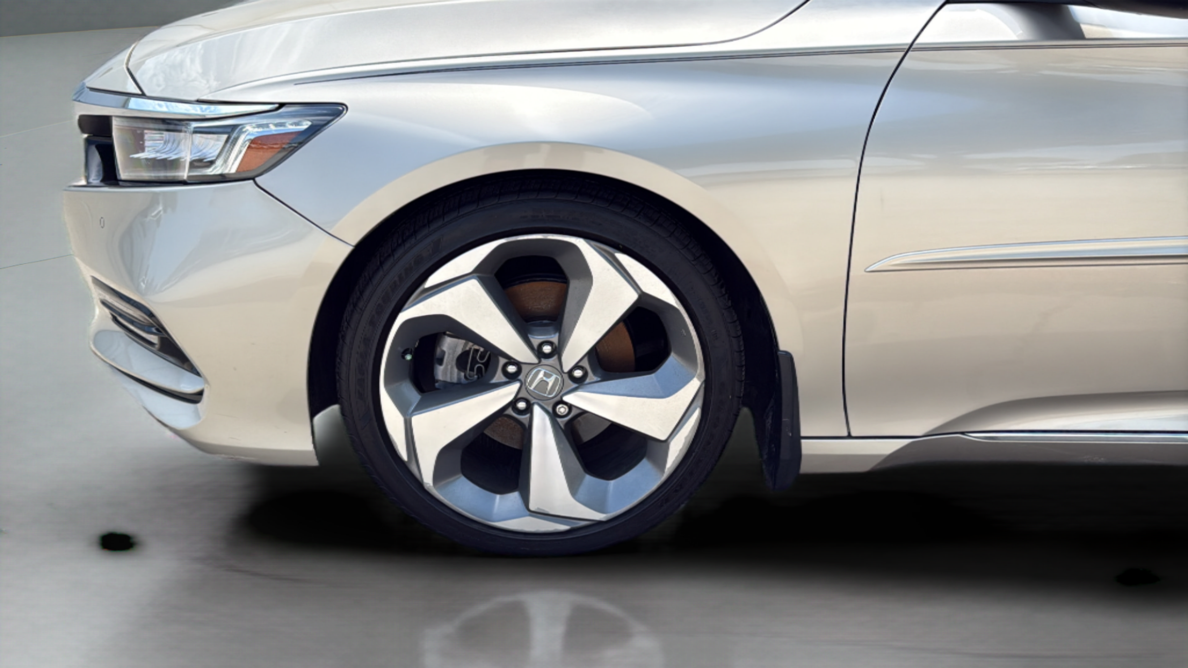 Used 2018 Honda Accord Touring image 30