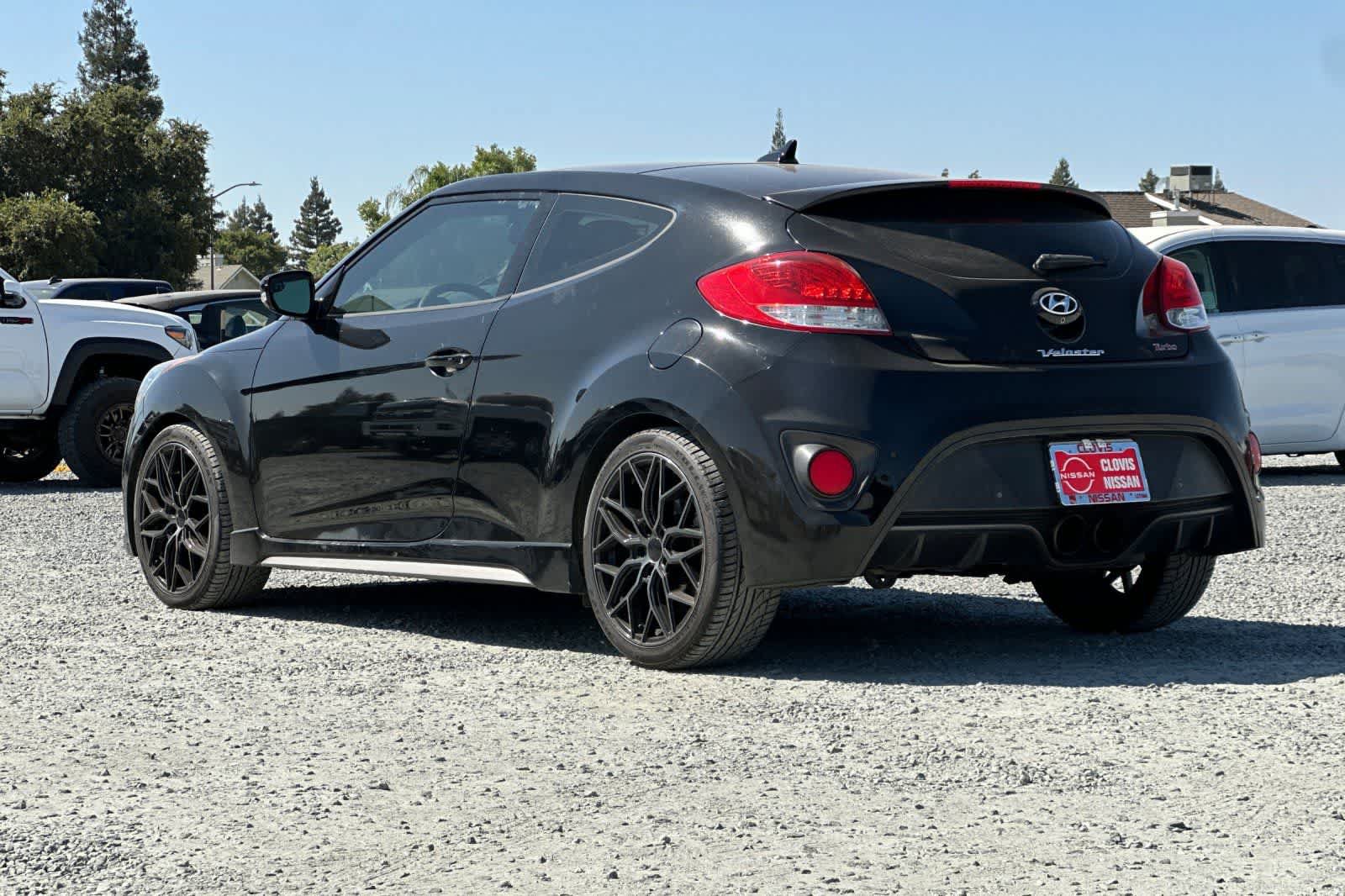 Used 2015 Hyundai Veloster Turbo w/ Option Group 04 FWD image 7