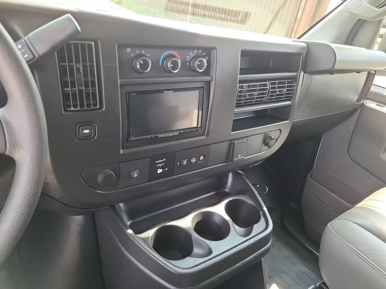 Used 2018 Chevrolet Express 2500 2500 3dr Extended Cargo Van image 47