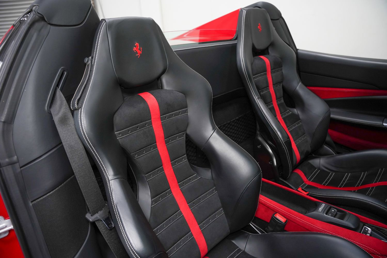 Used 2021 Ferrari F8 Tributo RWD image 32