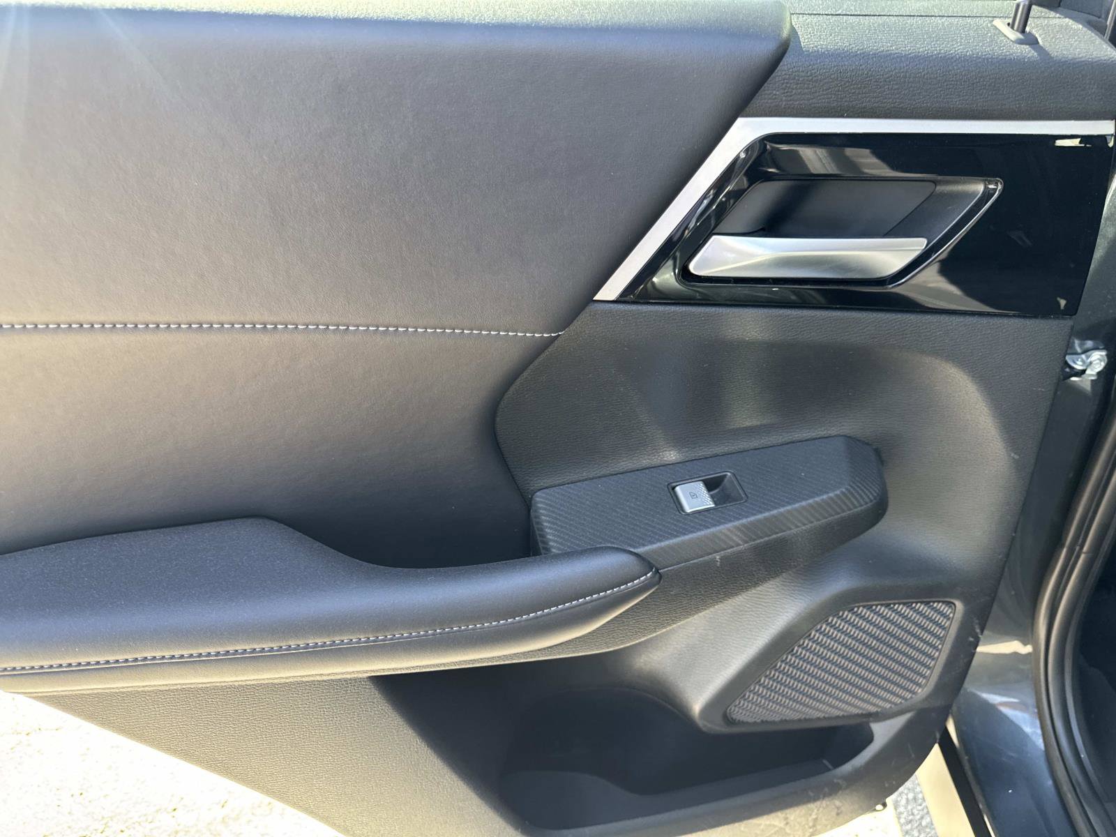 Used 2024 Mitsubishi Outlander AWD image 9