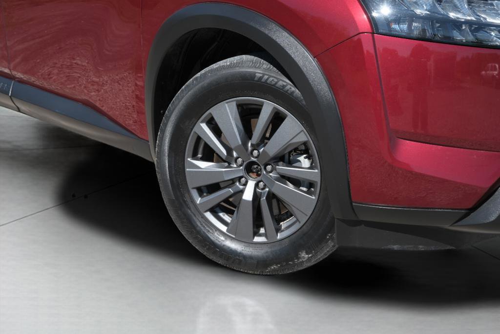 Used 2023 Nissan Pathfinder SV image 37