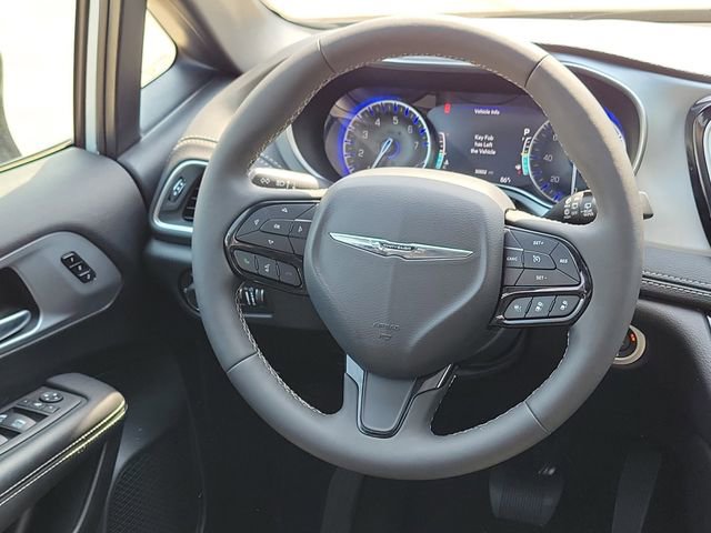Used 2025 Chrysler Pacifica Limited FWD image 23