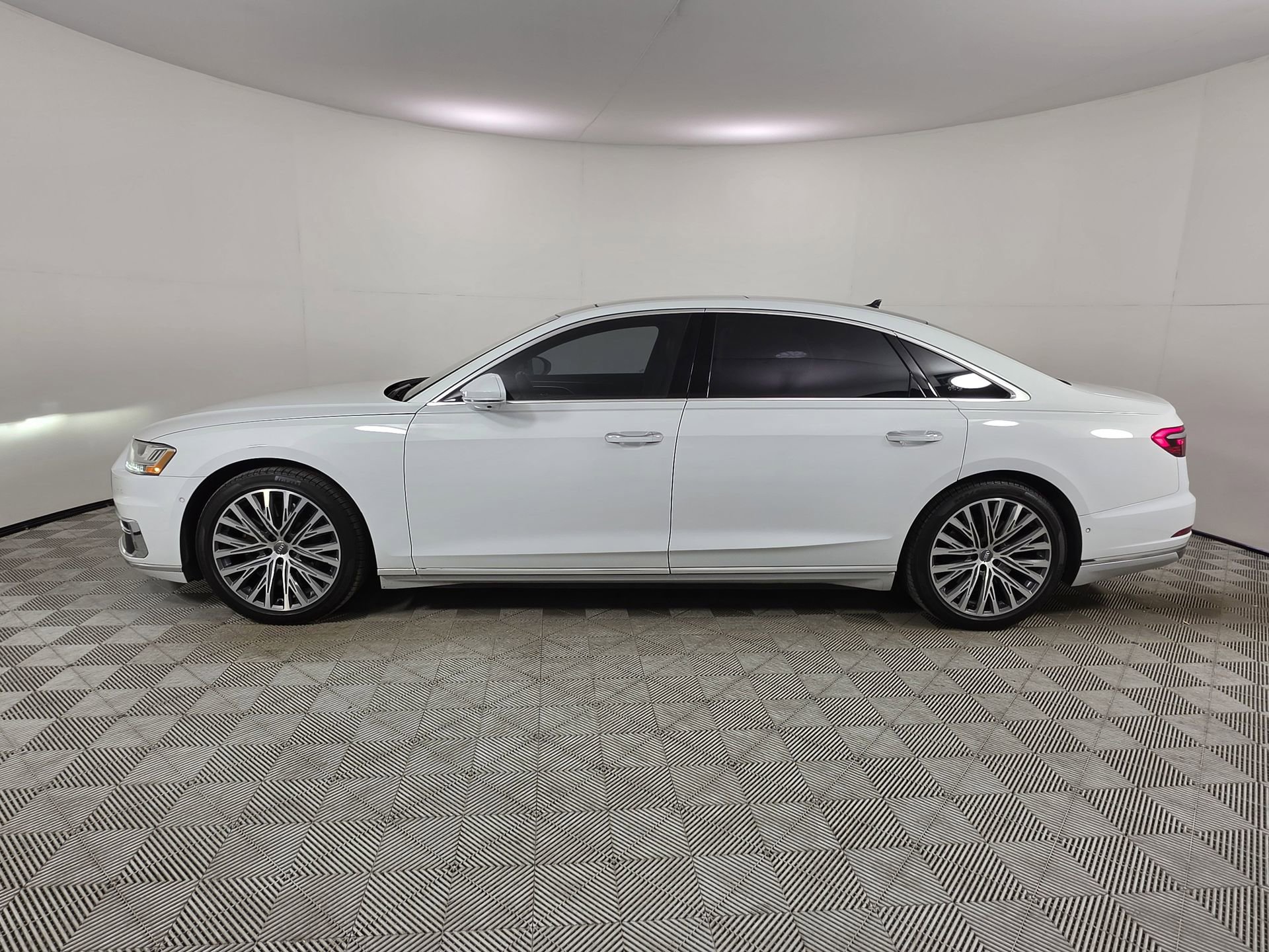 Used 2020 Audi A8 L 4.0T w/ Executive Package AWD/4WD image 4