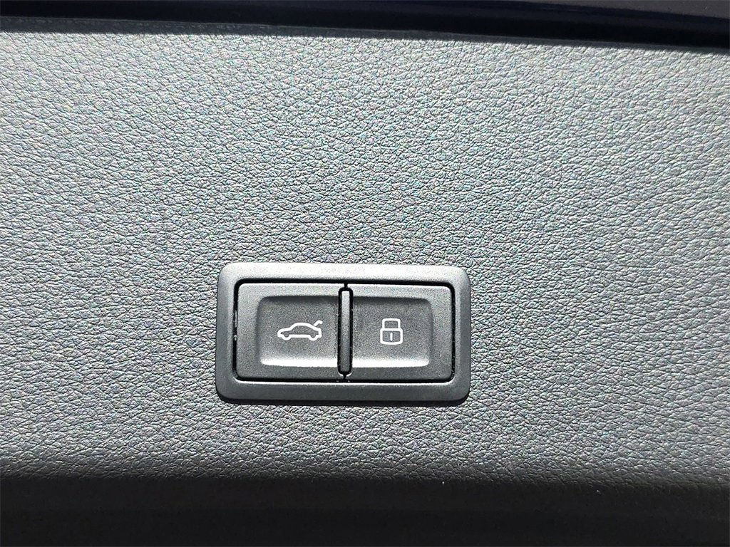 Certified 2022 Audi e-tron Chronos image 13