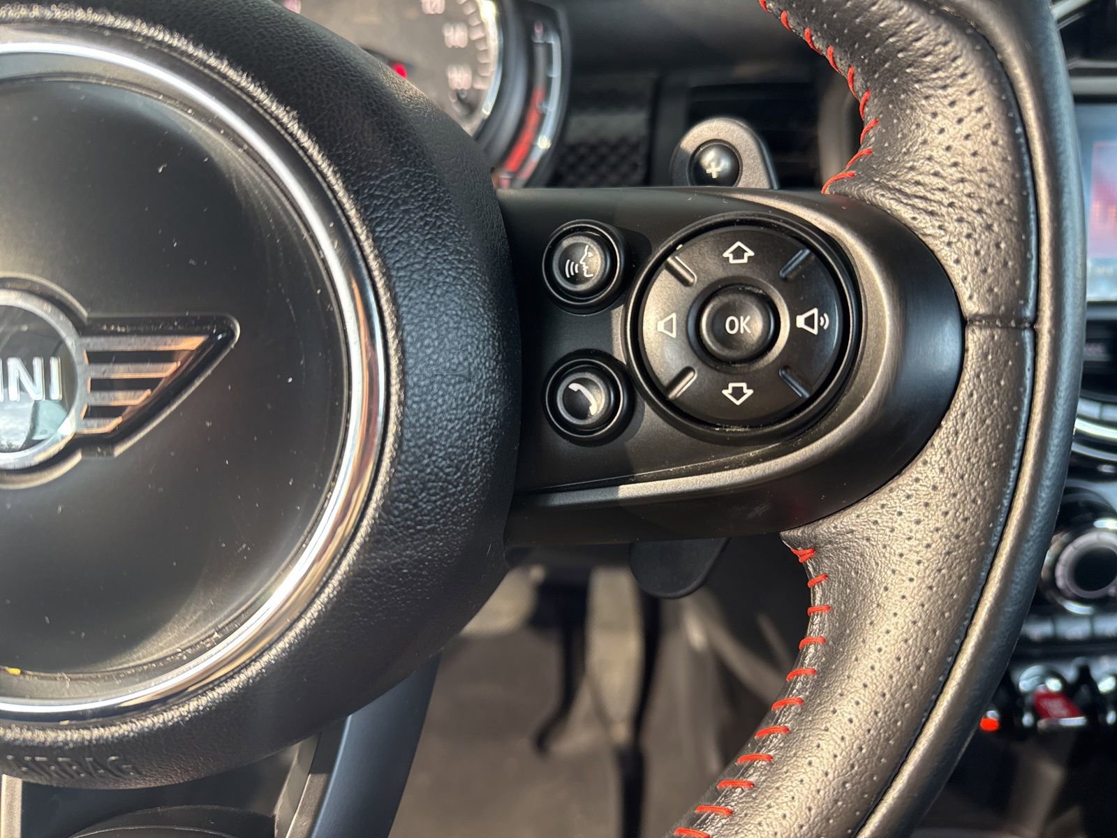 Used 2019 MINI Cooper S w/ Signature Upholstery Package image 21