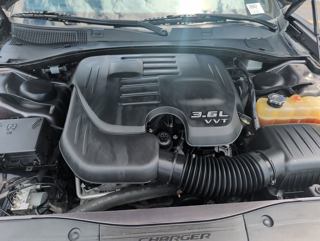 Used 2019 Dodge Charger SXT w/ Leather Interior Group RWD image 23