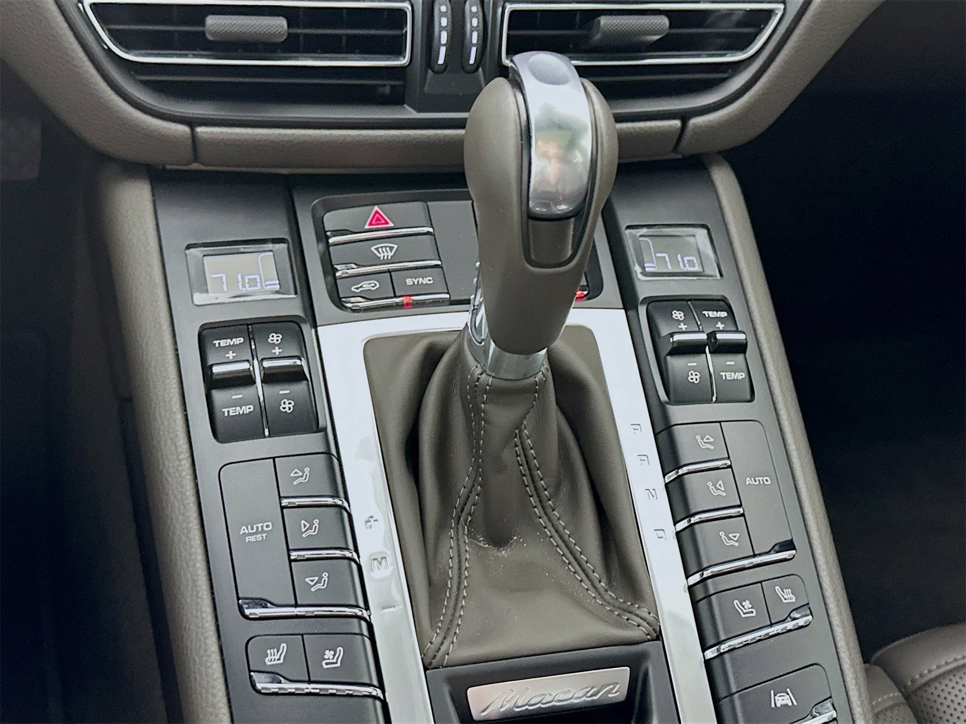 Used 2021 Porsche Macan image 18